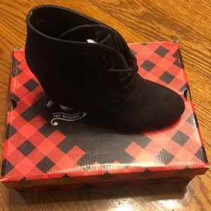 Arizona black booties